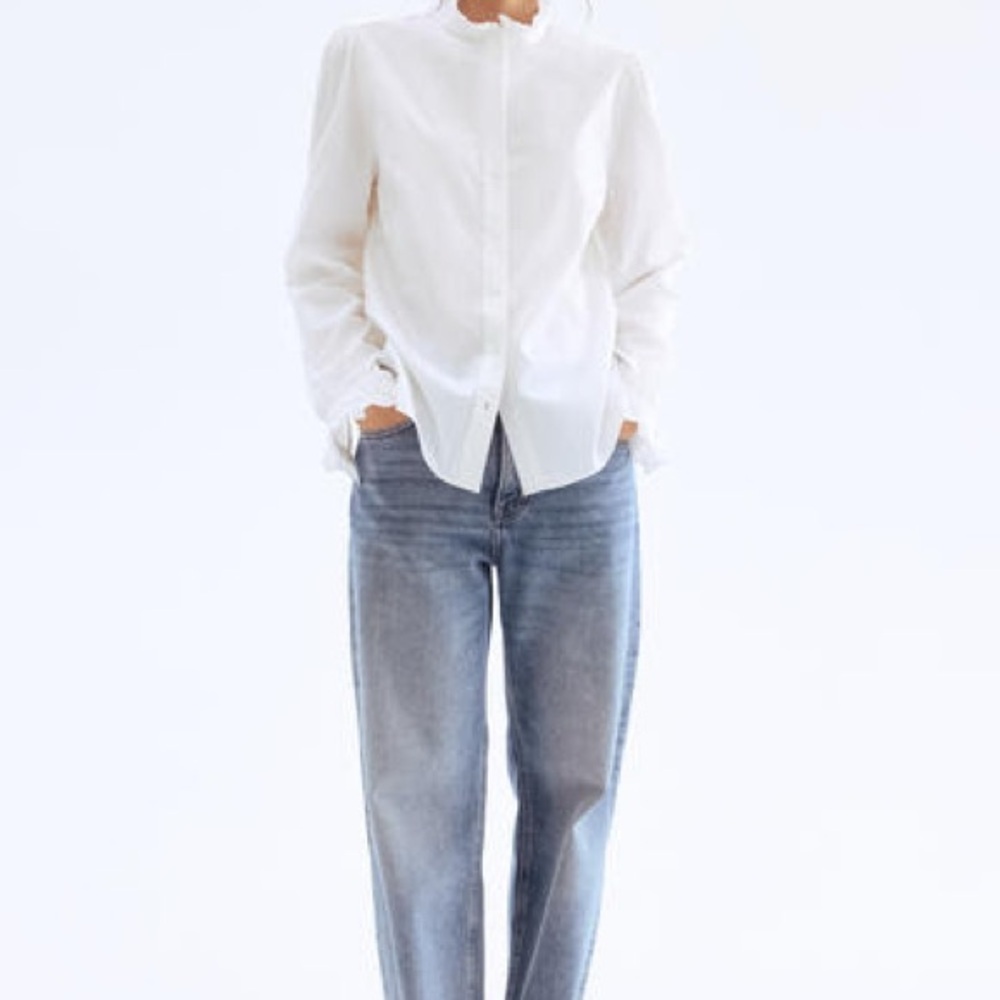 NWT H&M Blouse with ruffled collar
